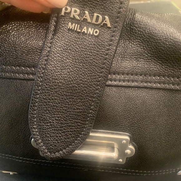 Prada handbag - Picture 2 of 4